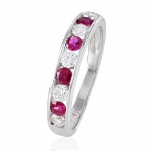 Кольцо из белого золота 750 пробы с дорожкой из круглых бирманских рубинов густого розового цвета и бриллиантами